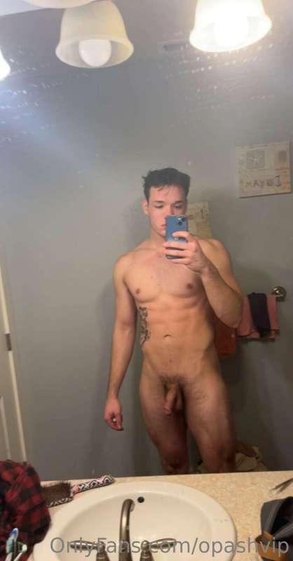 Come check out my sexy friend @cakemaster69 
He’s got an imp..