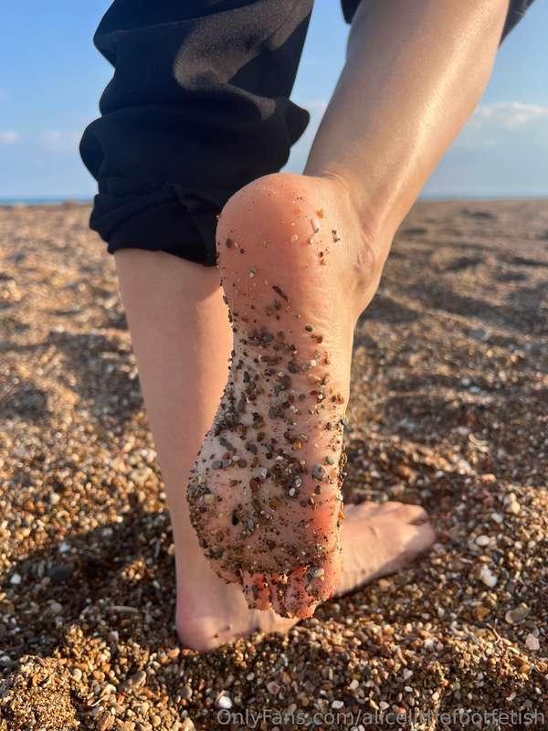 This is such a pleasure to walk barefoot on the beach...