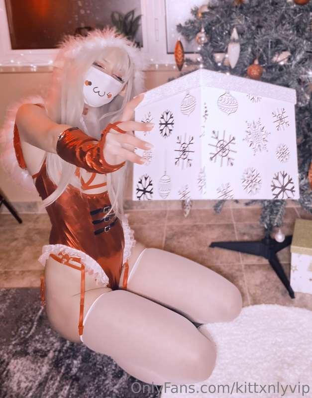 ive got a gift prepared for you daddy! unwrap me to find out..