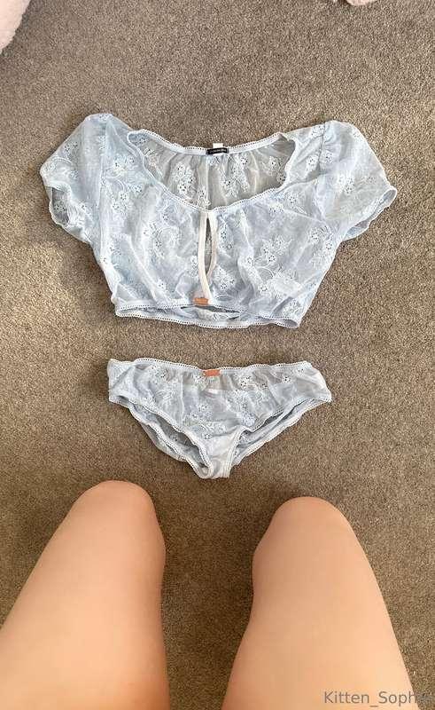 I wore this cute as heck outfit at the beginning of my Mirro..