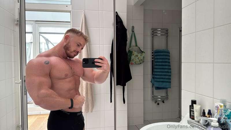 over 2000 videos and pics!! 7$ for 1 Month!! ....50% discoun..