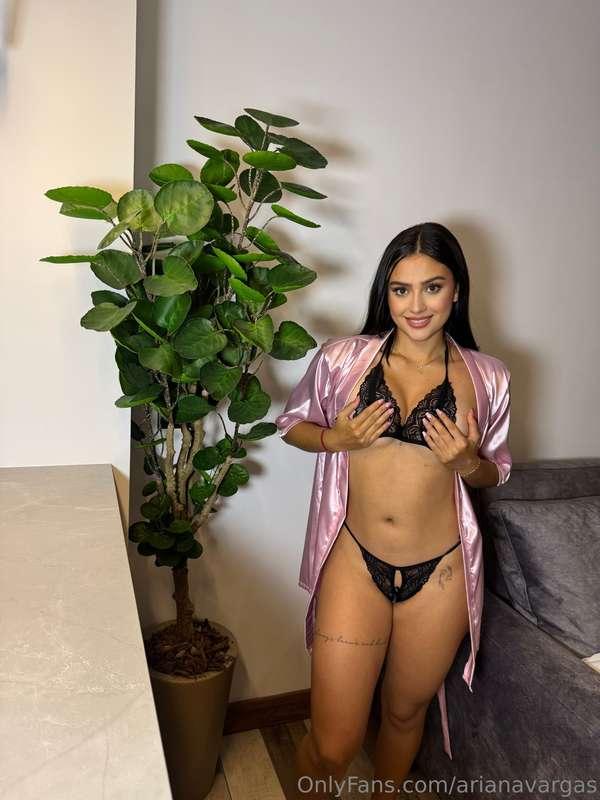 From Colombia to Washington, Karina’s curves are waiting for..