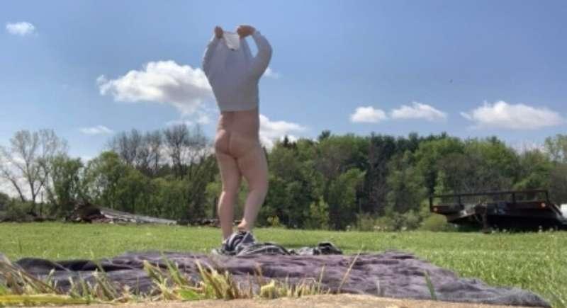 Tip $8 for an 8 minute outdoor naked video of me! Will send ..