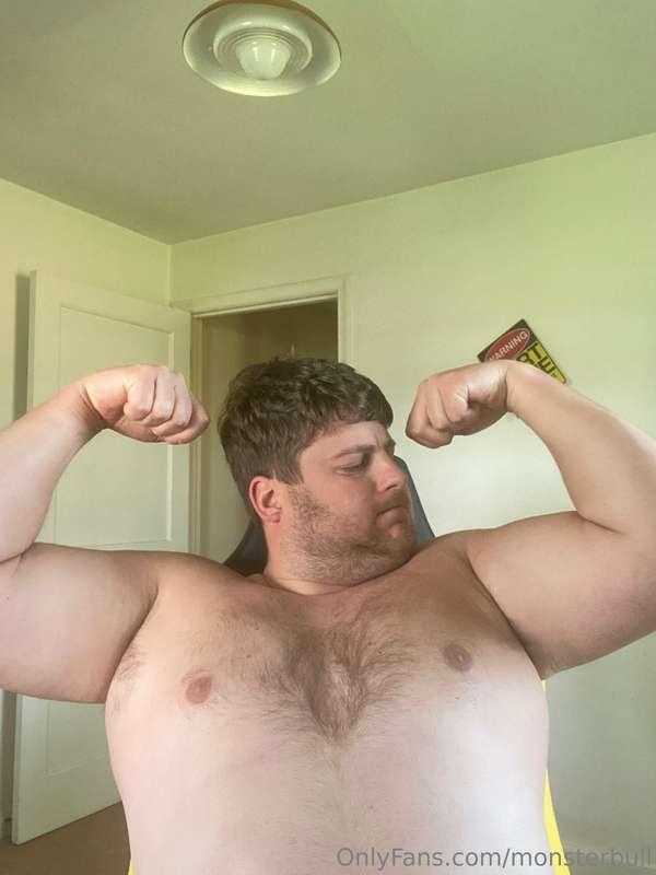 Just feelin the need to flex my arms 🥵😤