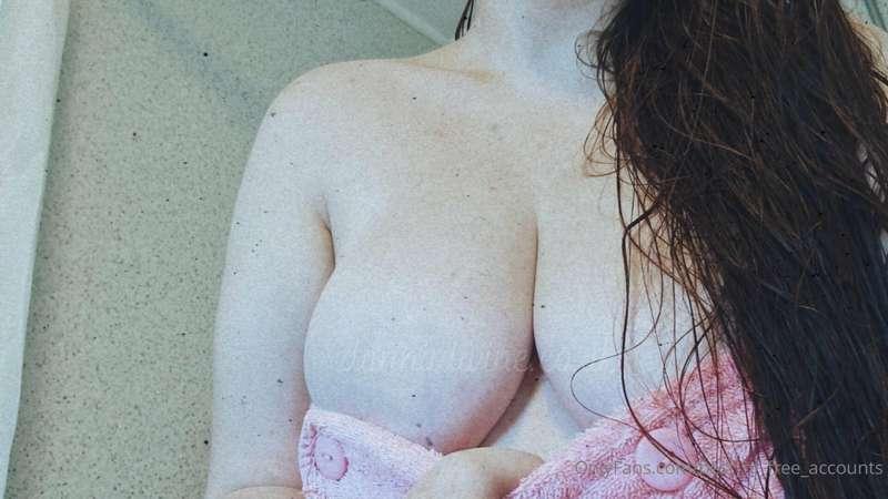 My bestfriend ***loves*** to watch men cum!! @top-creator is..