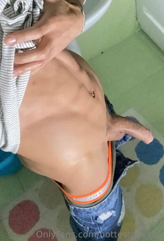 I'm about to shower from the gym and I'm horny af