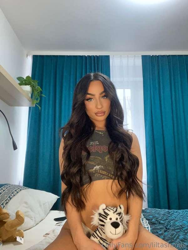 How about you come play with me nice and easy baby 😇