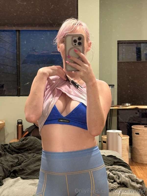 My tiddies be looking JUICY in this sports bra 🥰