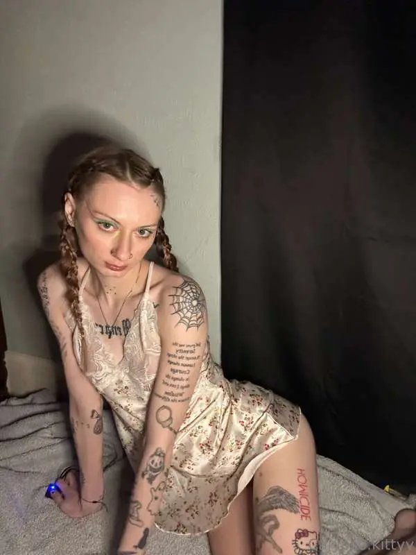 Im a good girl i promise 