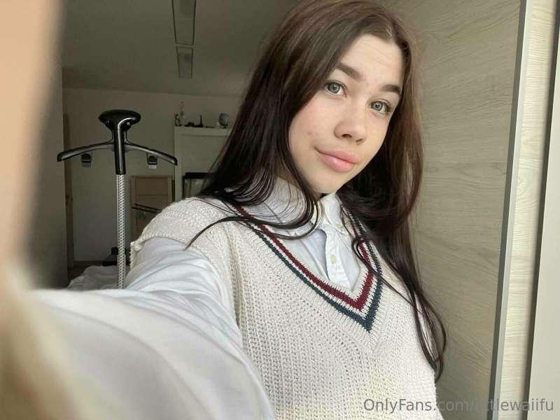 what do you think this student has in mind ?💋👀💦