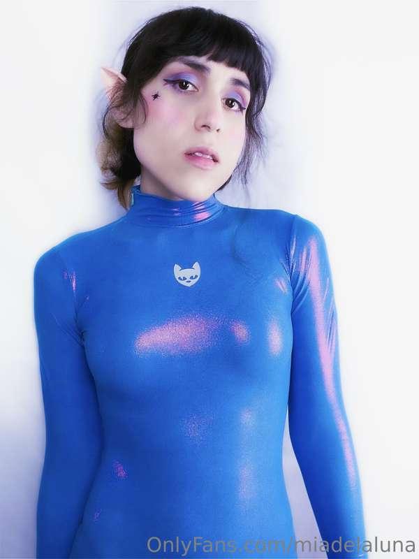 E.T. girls do it better~🛸 I took quite a few photos in this ..
