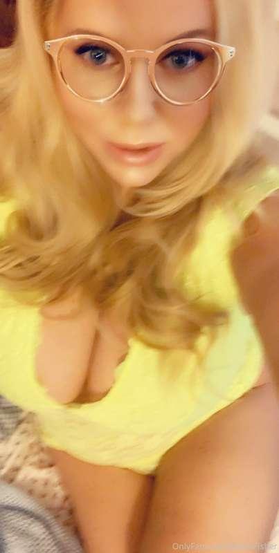 Let me be the hot teacher of your dreams... 😍DM for info on ..