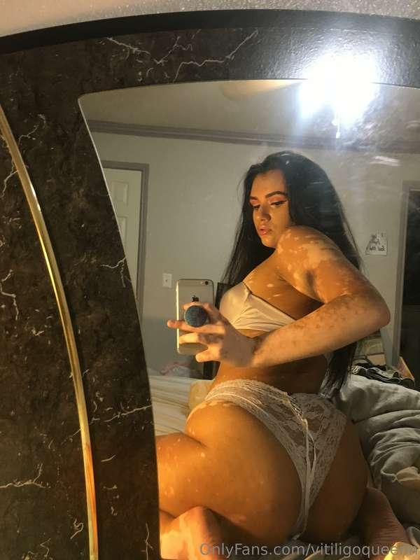 Petite pussy hit so much different 😩😩😩 dm me for customs I m..