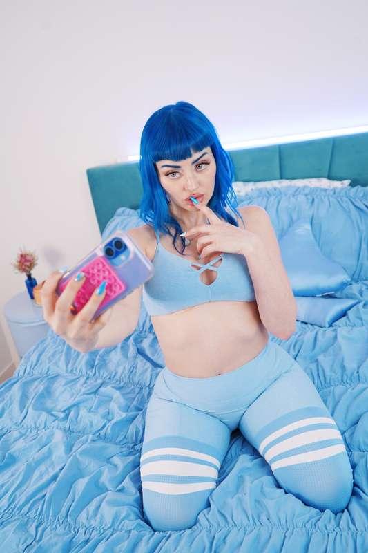 Would you like an exclusive photo? 😇 DM me to tell me all th..