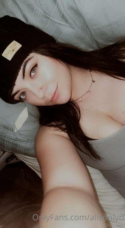 Hey babes I’ve got new content and need some help! Wanna hel..