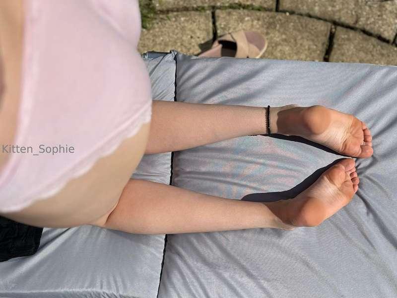 I discovered a new way of taking a photo of my soles 🙊 Over ..