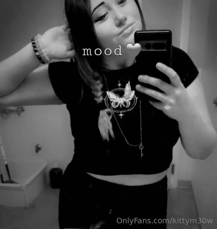 It's a whole mood today 🍑🥵🍒💦 Works been extra slow, and I wa..