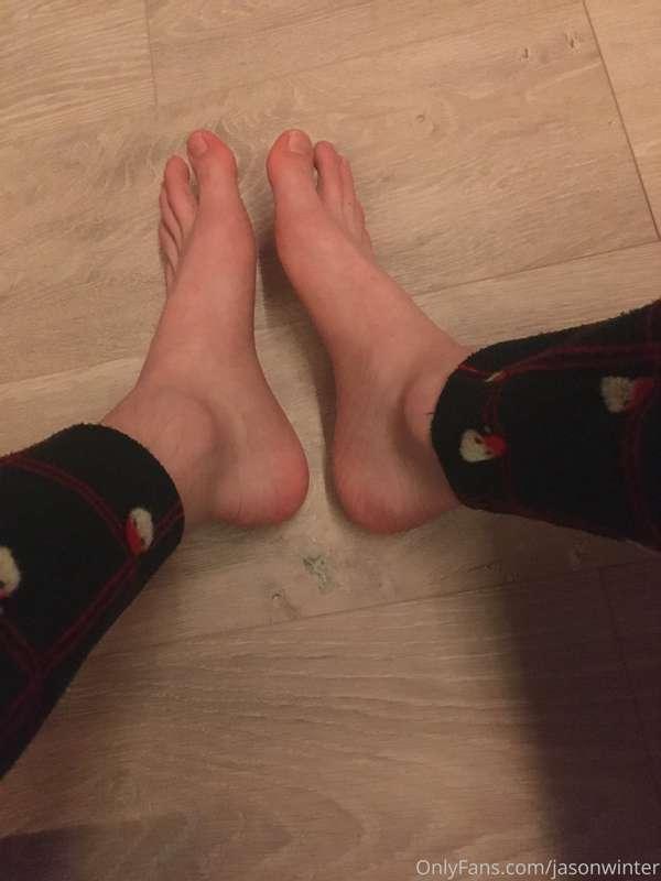 You asked for a feet pic, so here you go 👣😏