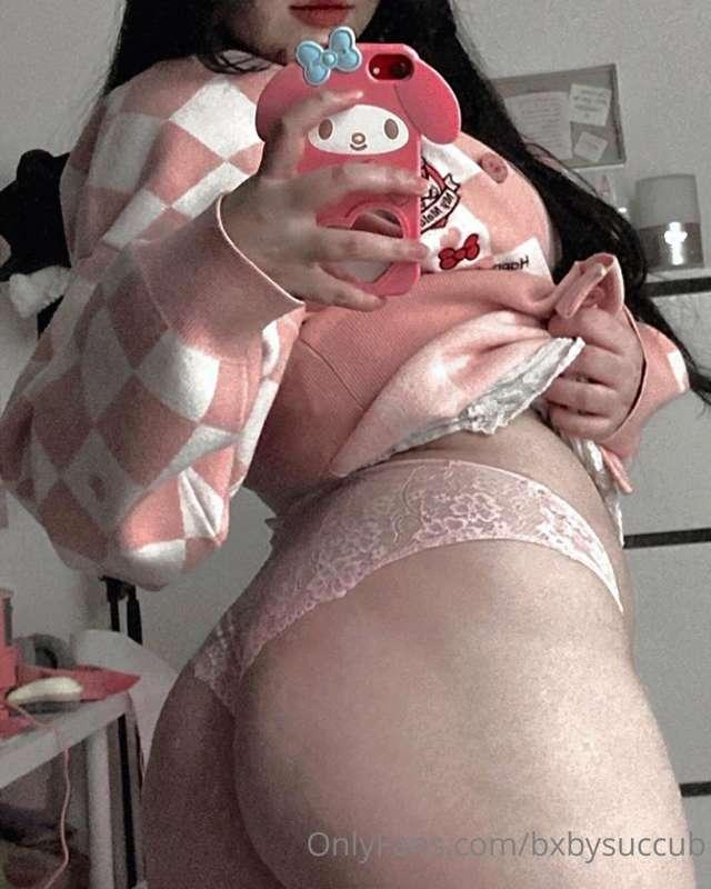 🍑, 🍒, thighs or face?