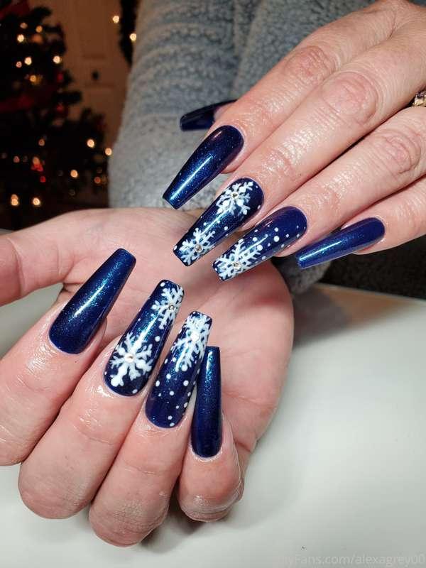 Got my festive nails done today! How pretty are these?