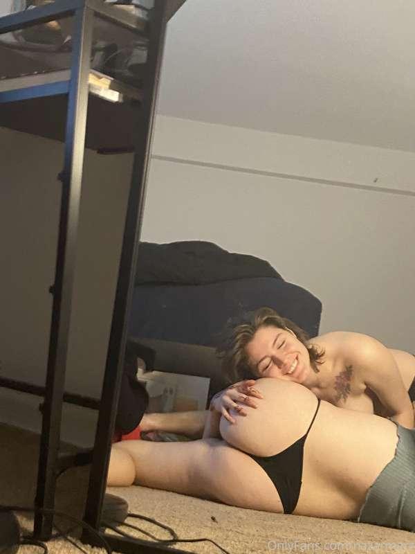 a nice soft pillow @lilith420