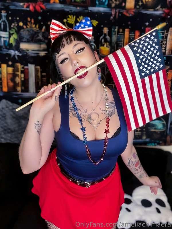 Happy 4th!!! Consider this your personal fireworks show 💋🔥Be..