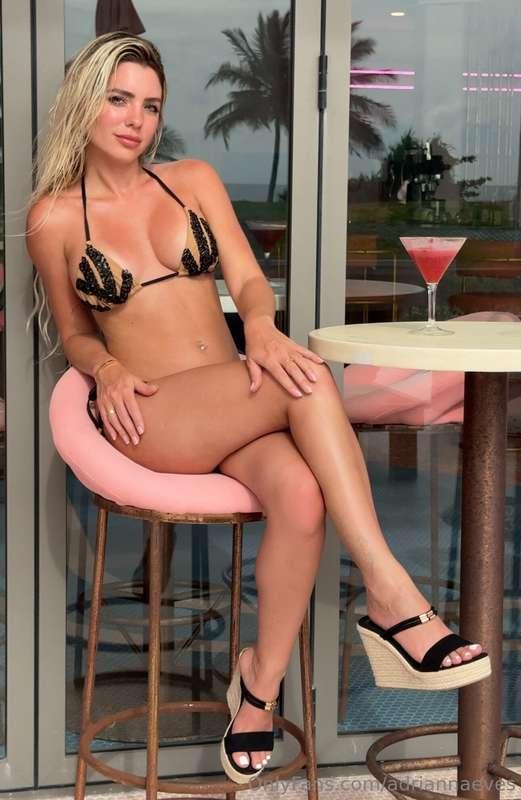 How do you like to unwind after a long day? 💋