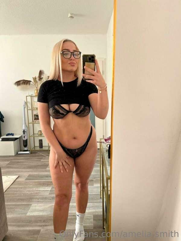 my fav lingerie color 🖤 what's your favorite lingerie color ..
