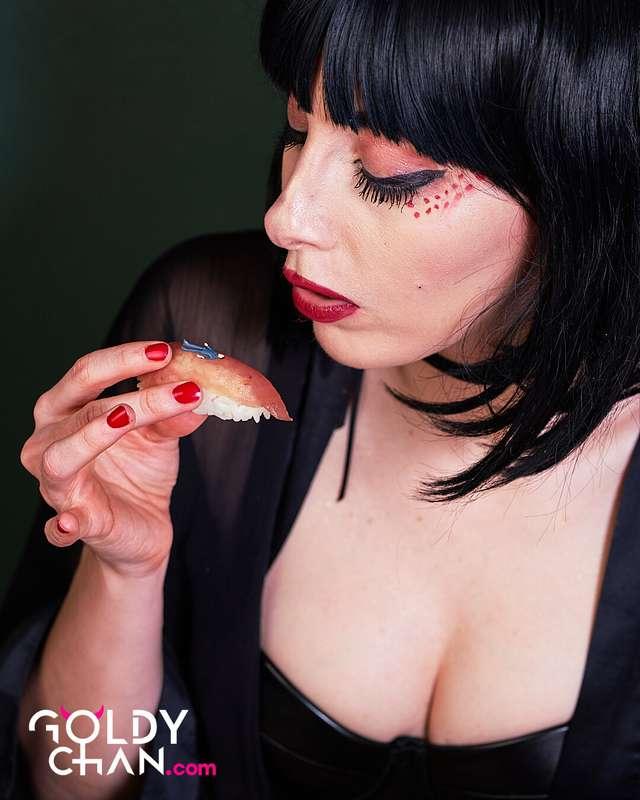 VORE - GIANTESS
Some pics of my unposted video! Swipe left a..