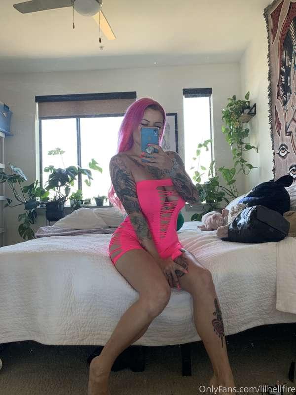 This outfit is so damn trashy I love it