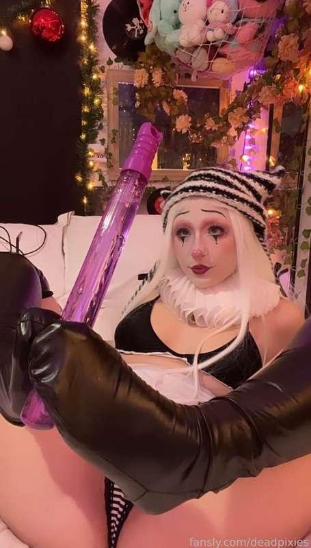 ooh, a bubble tube that also doubles as a dildo? (; this clown baby loves to fuck herself silly 🤪 &lt;3 


#fyp #clown #clowngirl #clownpussy #clownkink #clownfetish #weird #cute #wig #lingerie #maid #cosplay #smalltits #petite #sexy #fetish #kink #makeup
