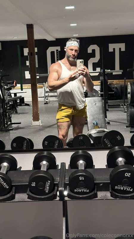 Getting my workout in this afternoon so I can be hot and rea..