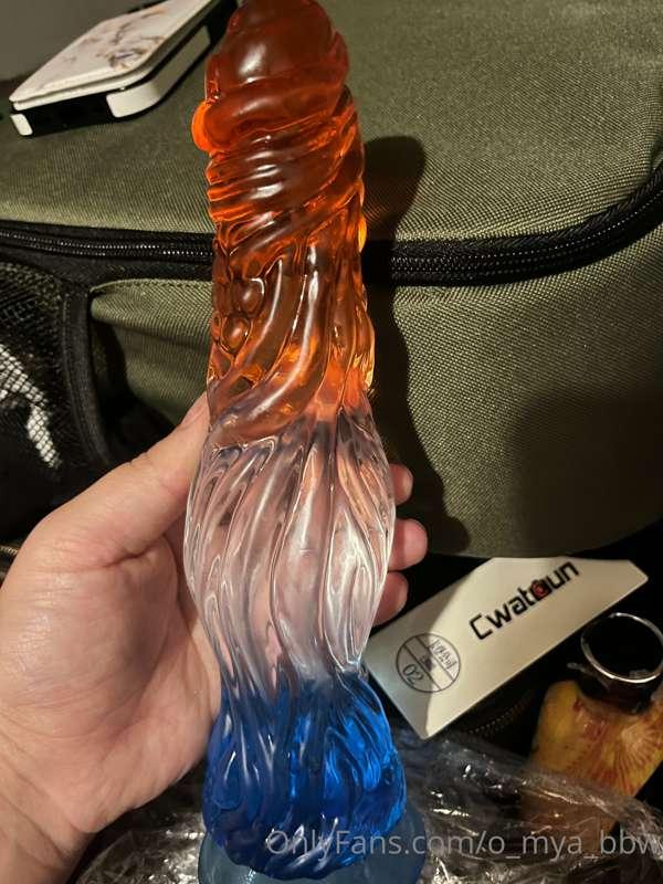 It’s so big and pretty!  🤩 Can’t wait to sit on it this week..