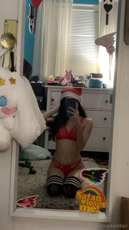 I just sent out a Christmas set to your DMs :) go take a loo..