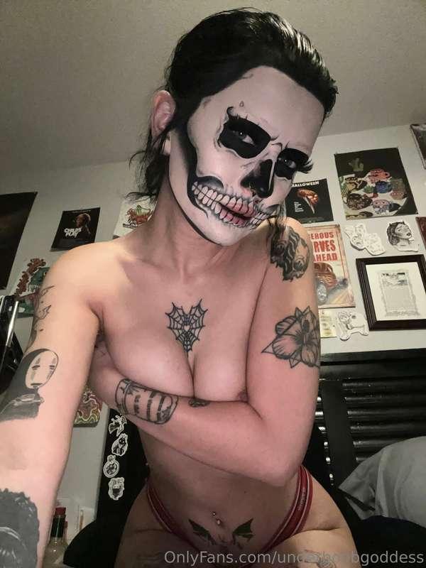 skeleton girl says hi ;)