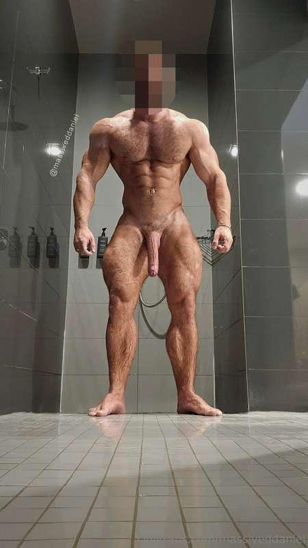 Day 5 of flexing naked in gym's changing room until somebody..