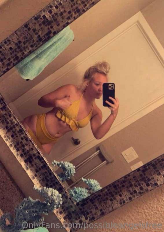 Follow this hottie it’s free I do gifts 🎁 
https://onlyfans...