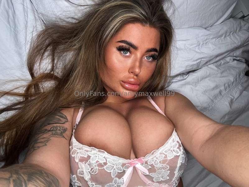Good morning😘which of my holes do you think I should fuck to..