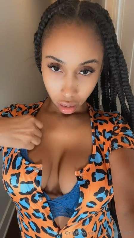 ### DM me what you'd suck on first: Lips 💋 or Tits 😋