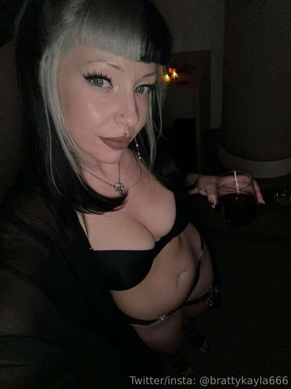 Red wine + Friday night= Heaven 