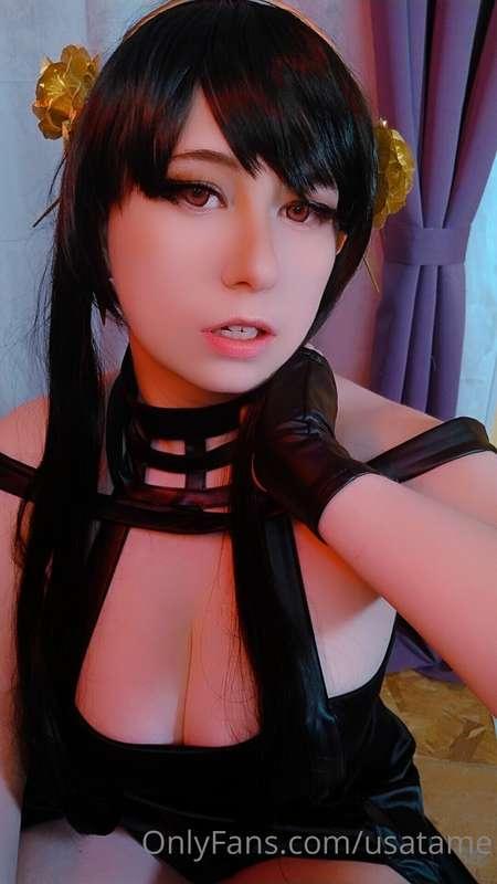 Like your women a little dangerous? (｡- .•)