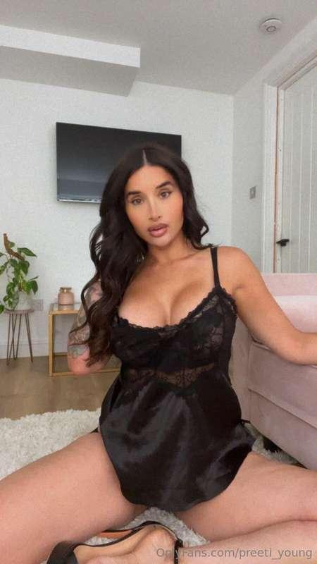 Do you like my slink little black dress 😜