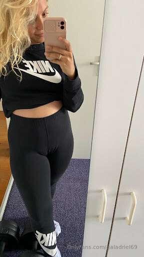 go gym 💪🏻👟Can you see how tight is it? ⭐️⭐️⭐️ Chat with me ⭐..