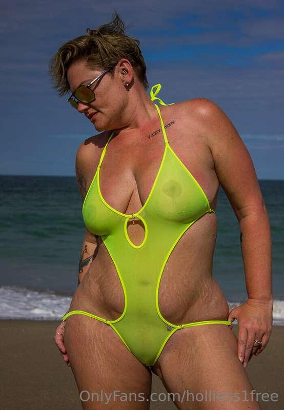 holliess1free image #1