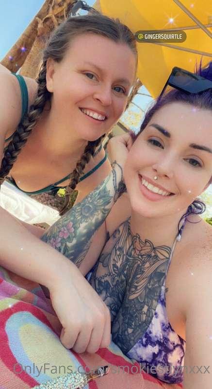 Pool day with @gingersquirtle ☀️
