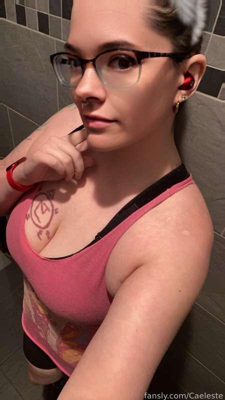 Yesterday’s gym selfies. #workout #exercise #selfie #lactation #lactating #naturaltits 