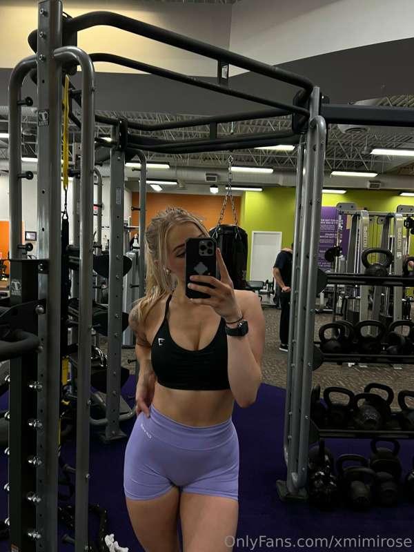 What people at my gym see vs what you guys get to see 😈