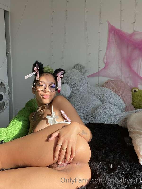 3 pics 🐾 wanna slide in? it’s nice nd warm (;