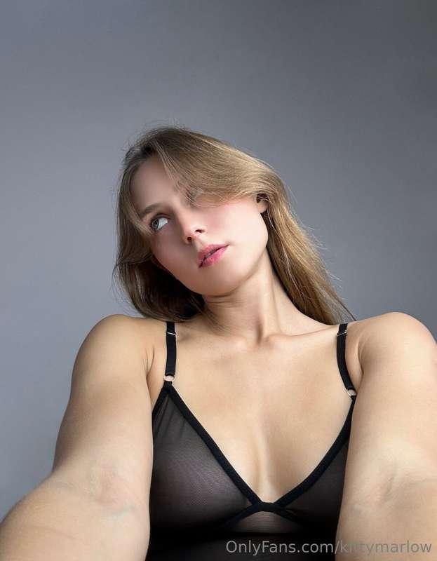 Shy but hot 😈🔥