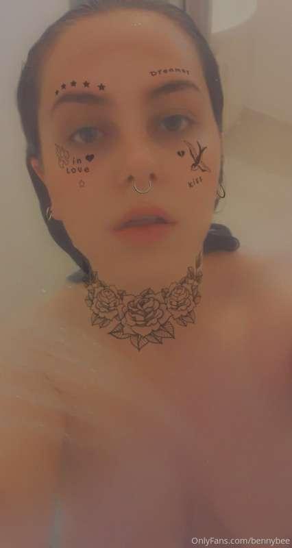 I think I want a neck tat what y'all think 😜🚿